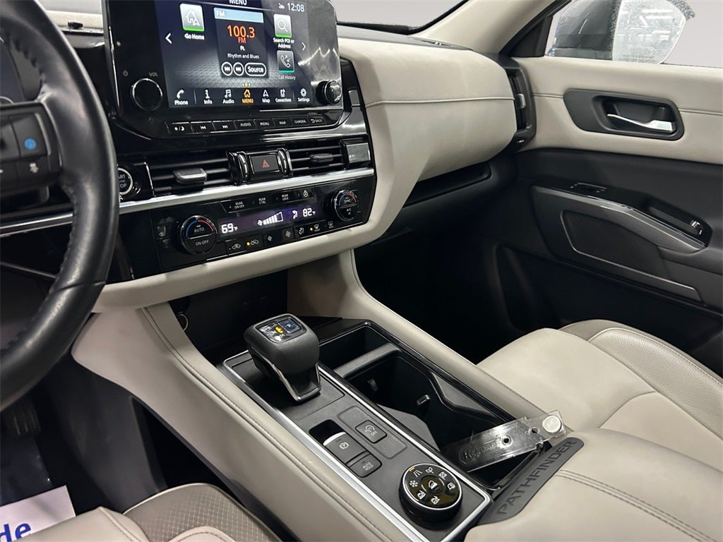 2022 Nissan Pathfinder SL