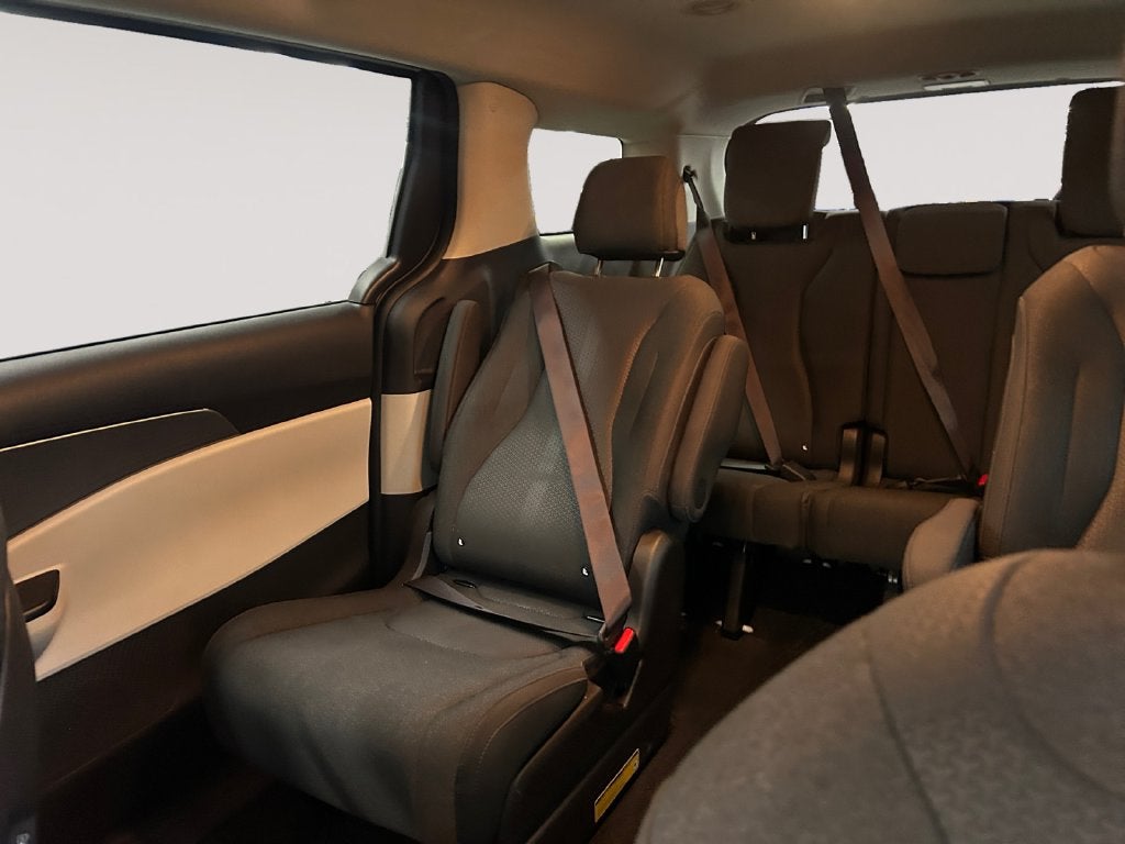 2022 Kia Carnival LX