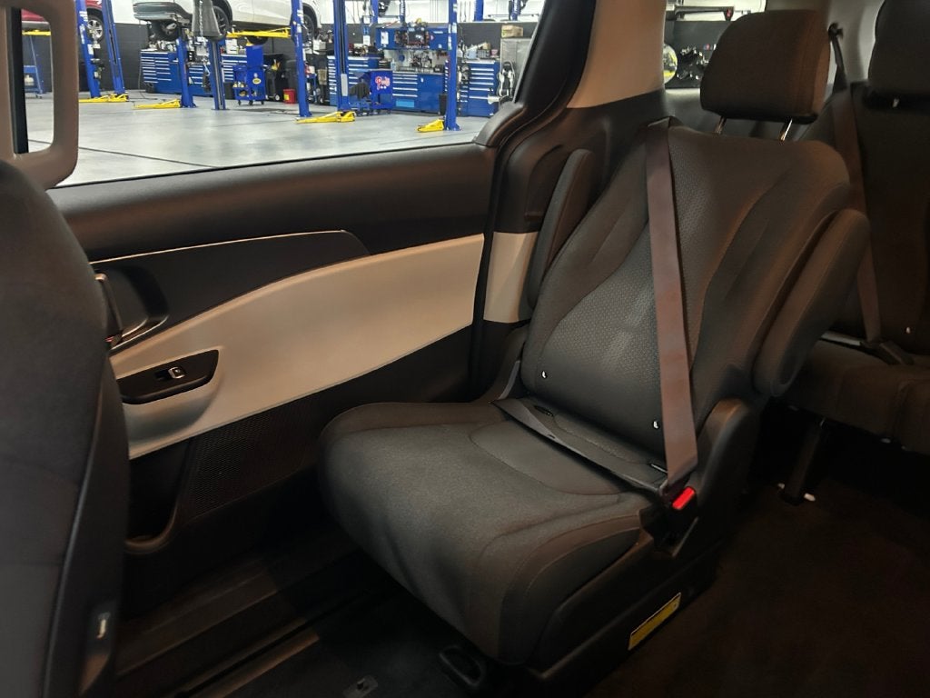 2022 Kia Carnival LX