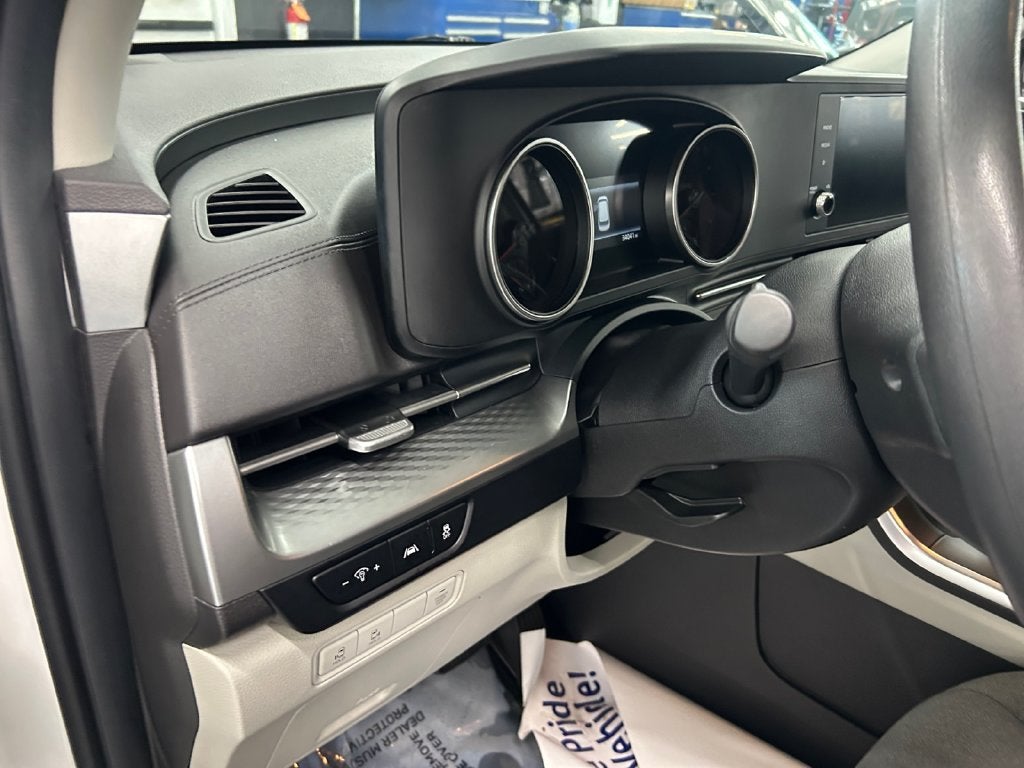 2022 Kia Carnival LX