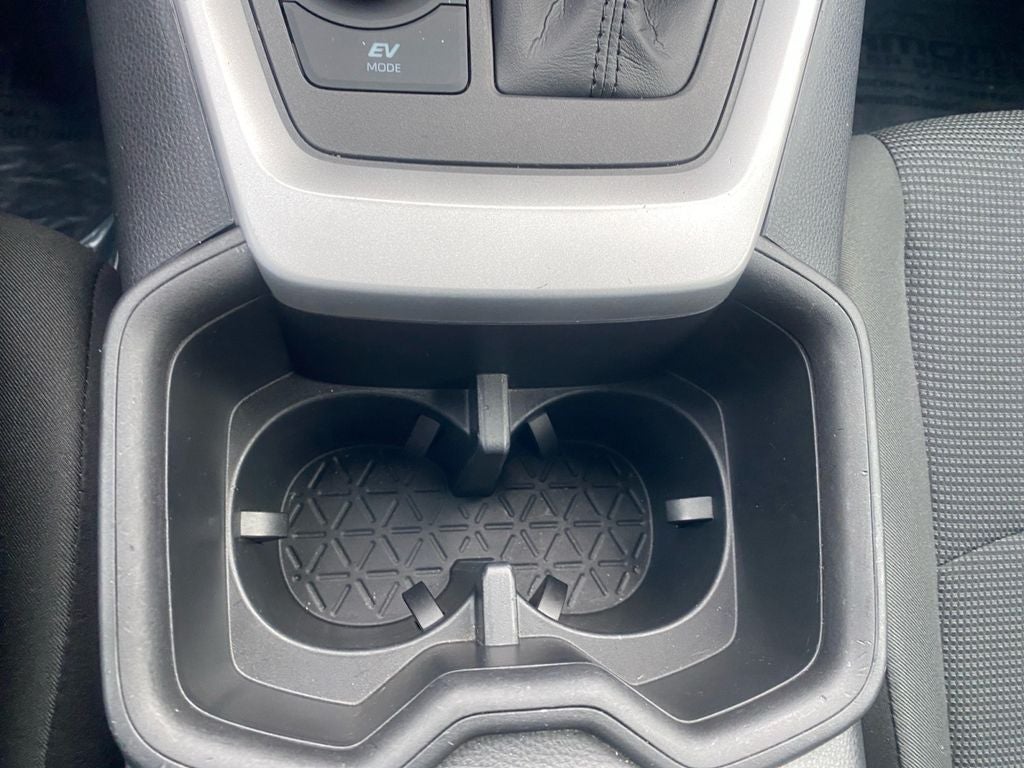 2024 Toyota RAV4 LE - Photo 24