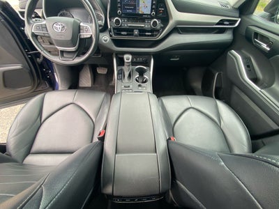 2022 Toyota HIGHLANDER XLE