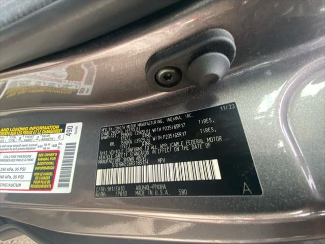 2024 Toyota Sienna XLE 8 Passenger