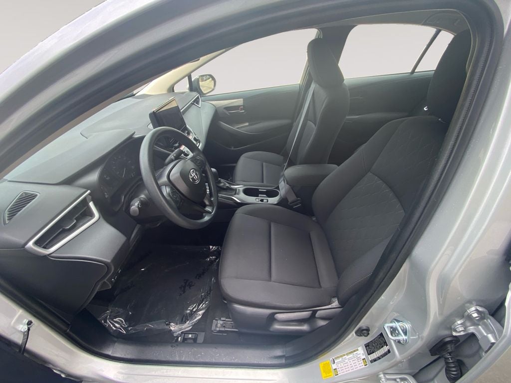 2025 Toyota Corolla LE - Photo 9
