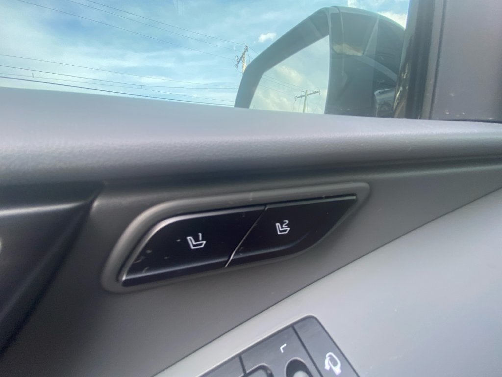 2023 Kia Niro SX