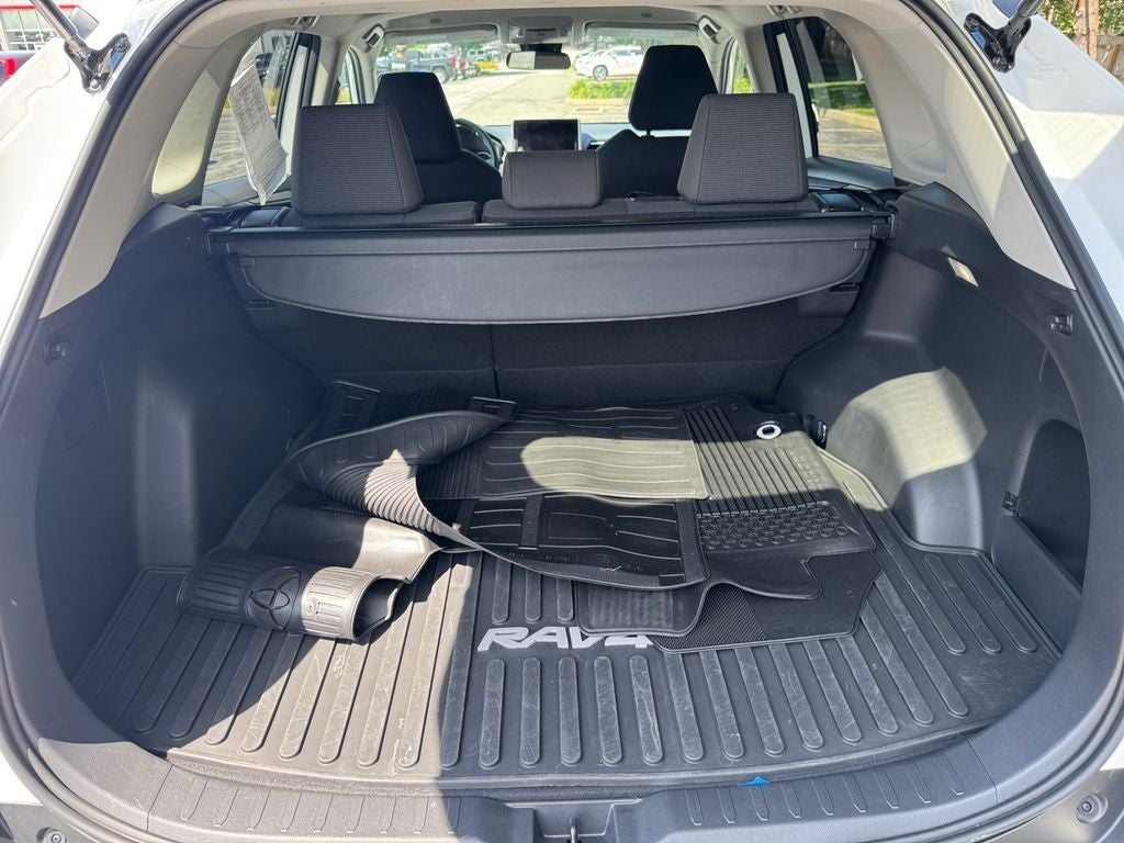 2025 Toyota RAV4 LE