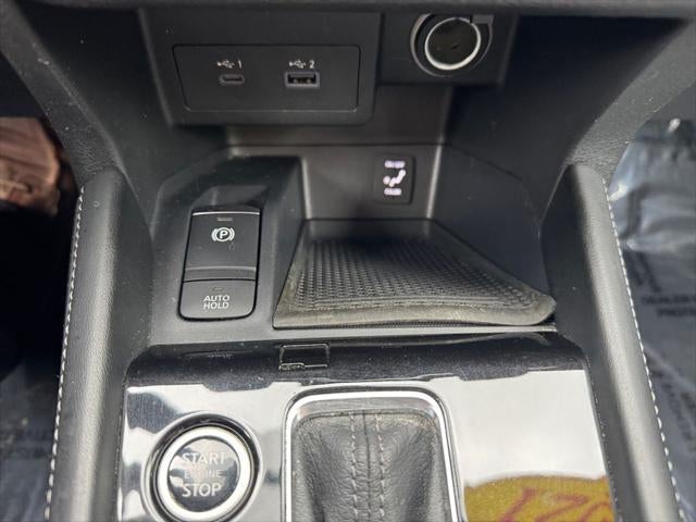 2021 Nissan Kicks SR