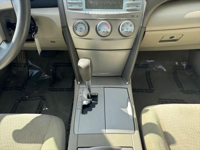 2010 Toyota CAMRY LE