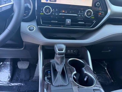 2026 Toyota Highlander Hybrid Platinum