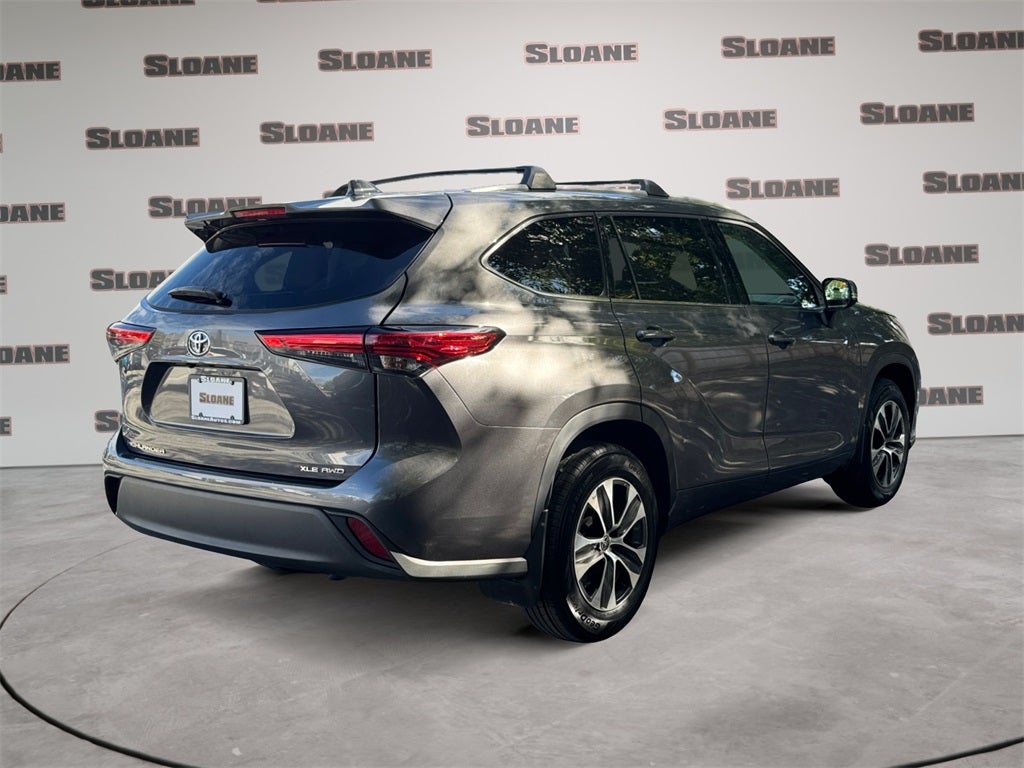 2022 Toyota HIGHLANDER XLE