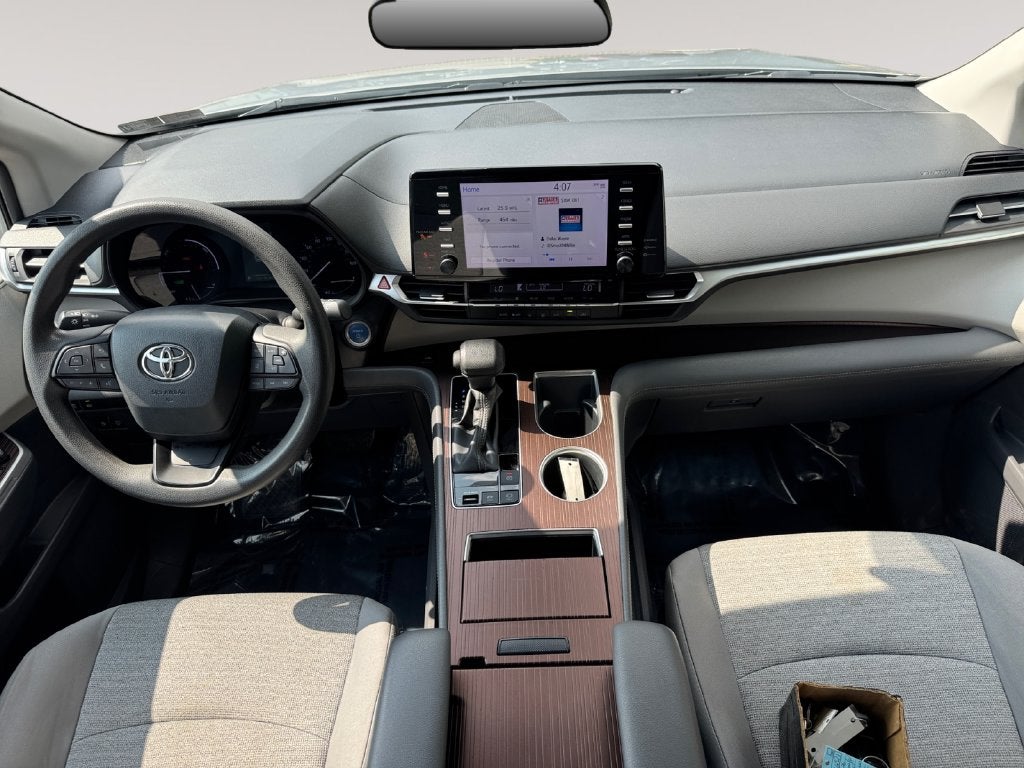 2022 Toyota Sienna LE 8 Passenger