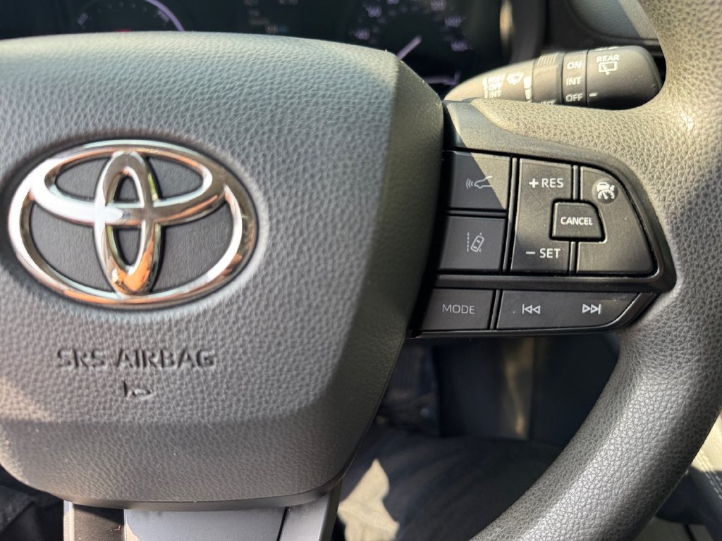 2022 Toyota Sienna LE 8 Passenger