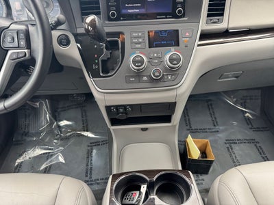 2020 Toyota SIENNA XLE 3.5L XLE
