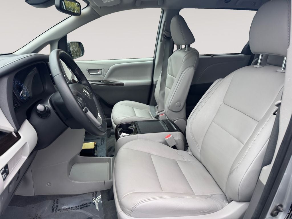 2020 Toyota SIENNA XLE 3.5L XLE