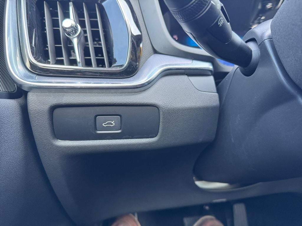 2024 Volvo S60 B5 Core Dark Theme