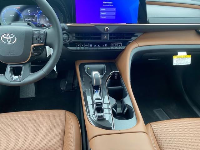 2025 Toyota CROWN SIGNIA Limited