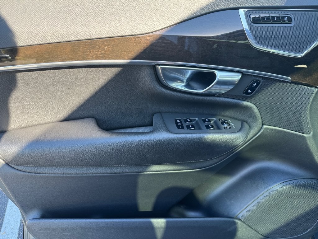 2018 Volvo XC90 T6 Momentum