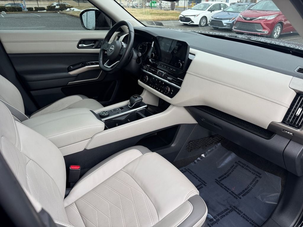 2022 Nissan Pathfinder Platinum