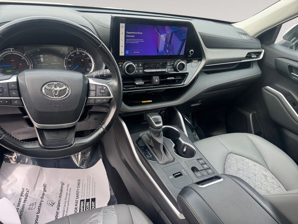 2023 Toyota Highlander Hybrid Bronze Edition