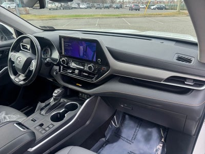 2023 Toyota Highlander Hybrid Bronze Edition