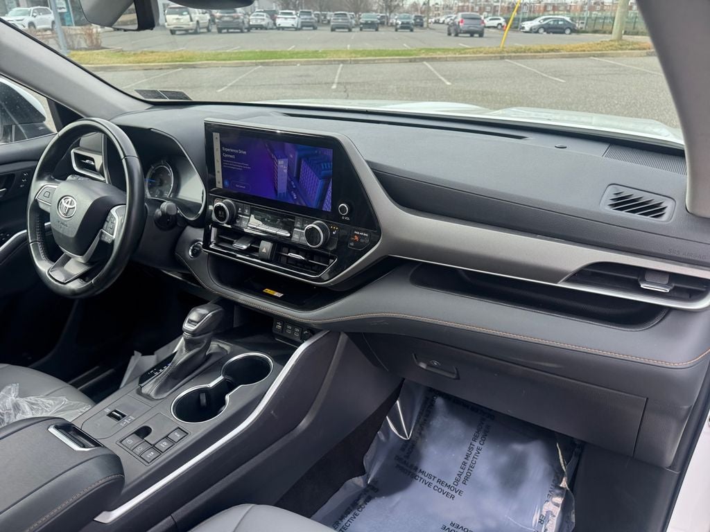 2023 Toyota Highlander Hybrid Bronze Edition