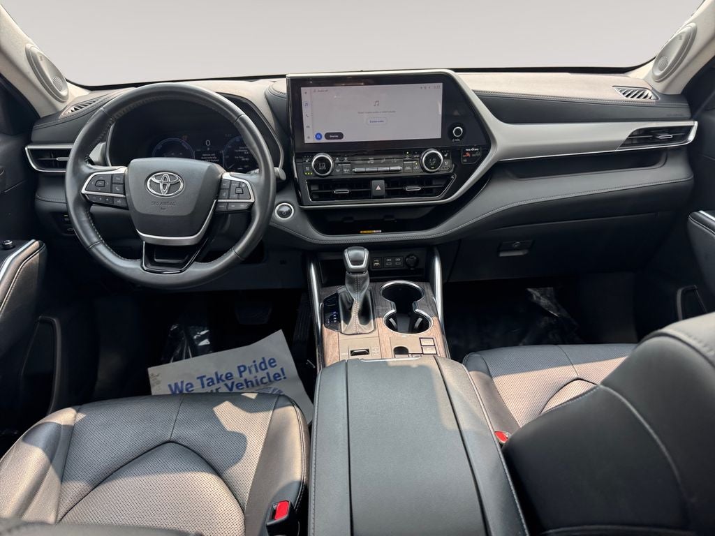 2024 Toyota Highlander Hybrid Platinum