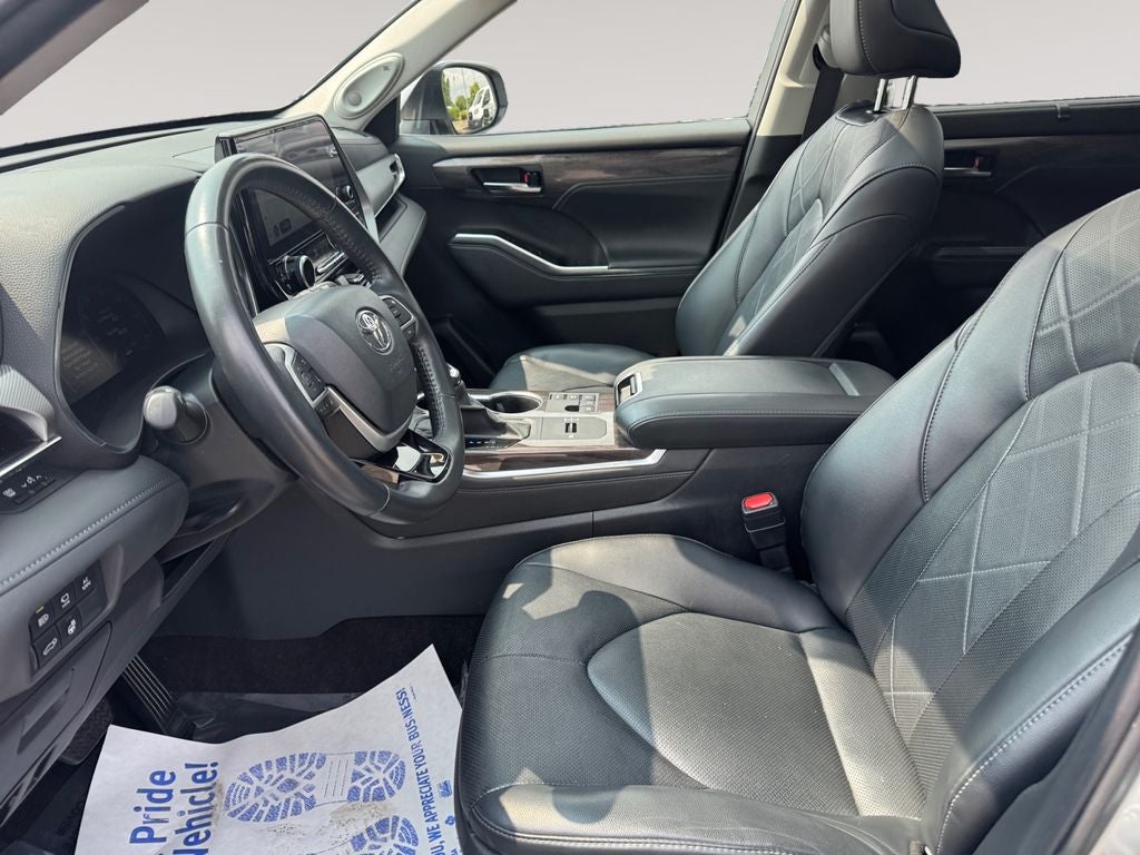 2024 Toyota Highlander Hybrid Platinum