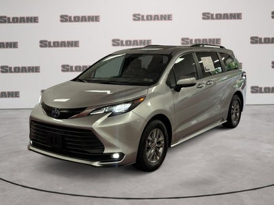 2025 Toyota Sienna XLE 8 Passenger