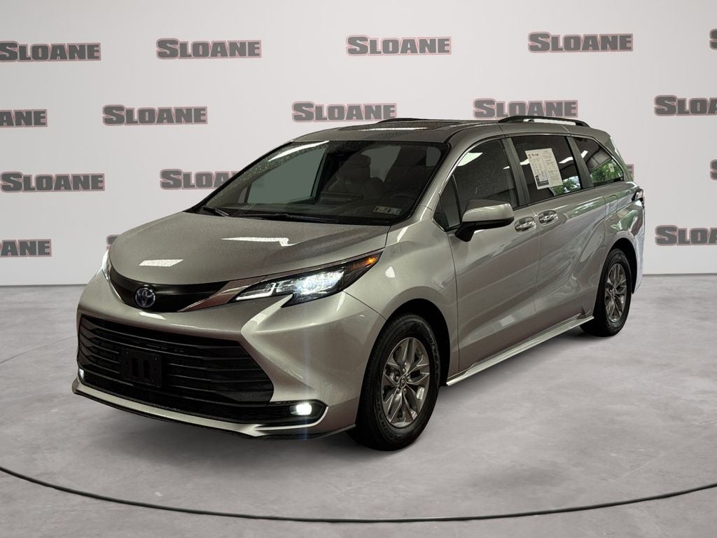 2025 Toyota Sienna XLE 8 Passenger