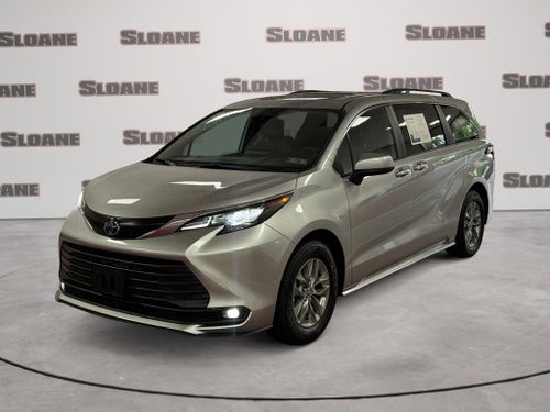 2025 Toyota Sienna XLE 8 Passenger