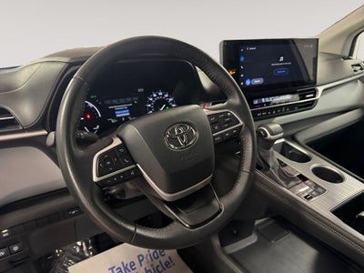 2025 Toyota Sienna XLE 8 Passenger