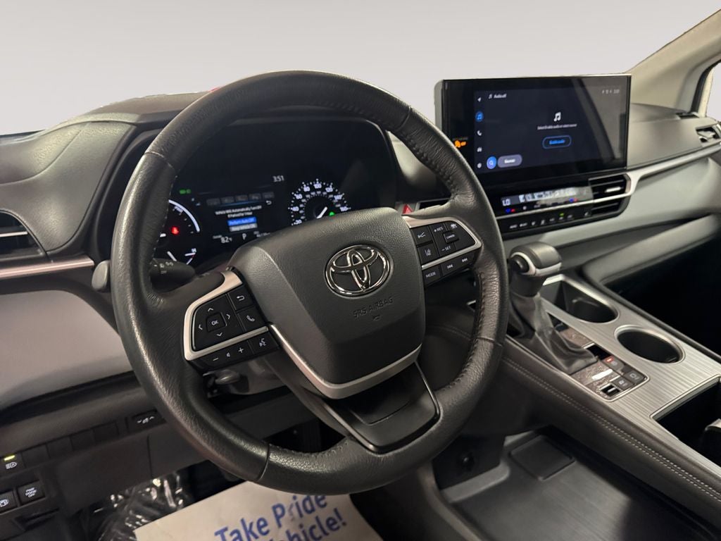2025 Toyota Sienna XLE 8 Passenger