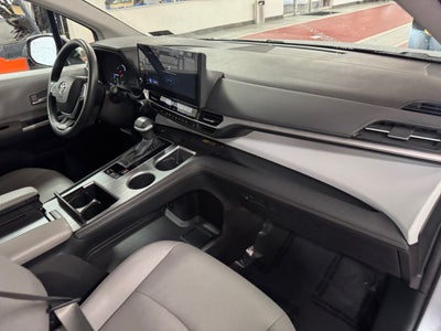 2025 Toyota Sienna XLE 8 Passenger