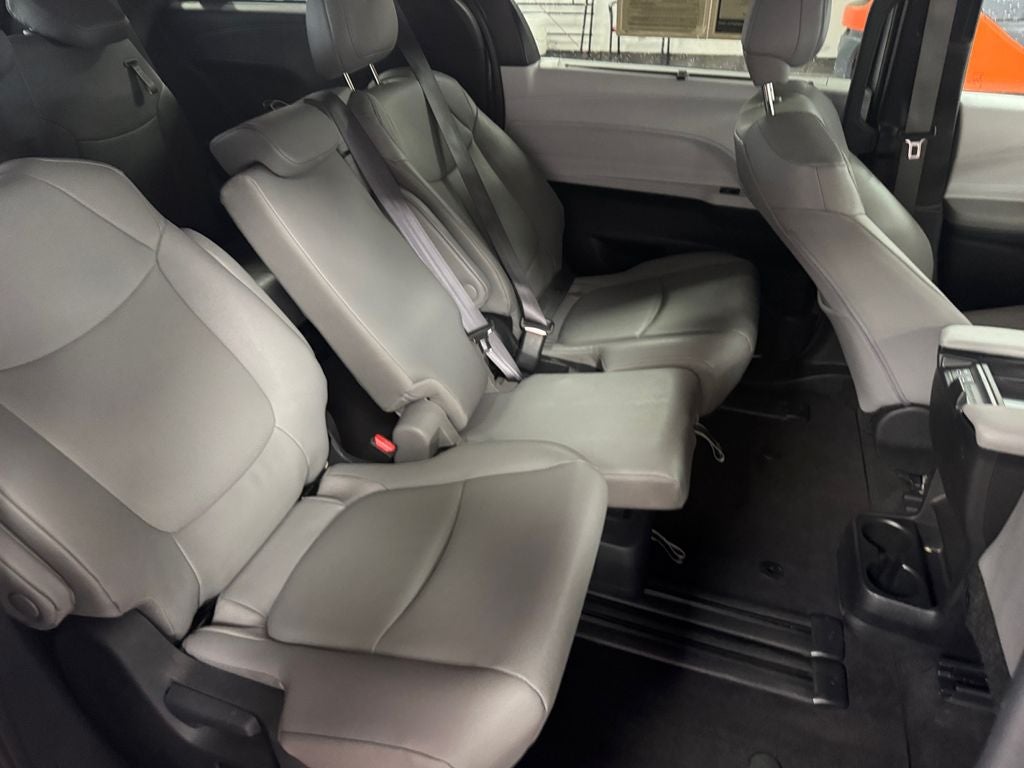 2025 Toyota Sienna XLE 8 Passenger