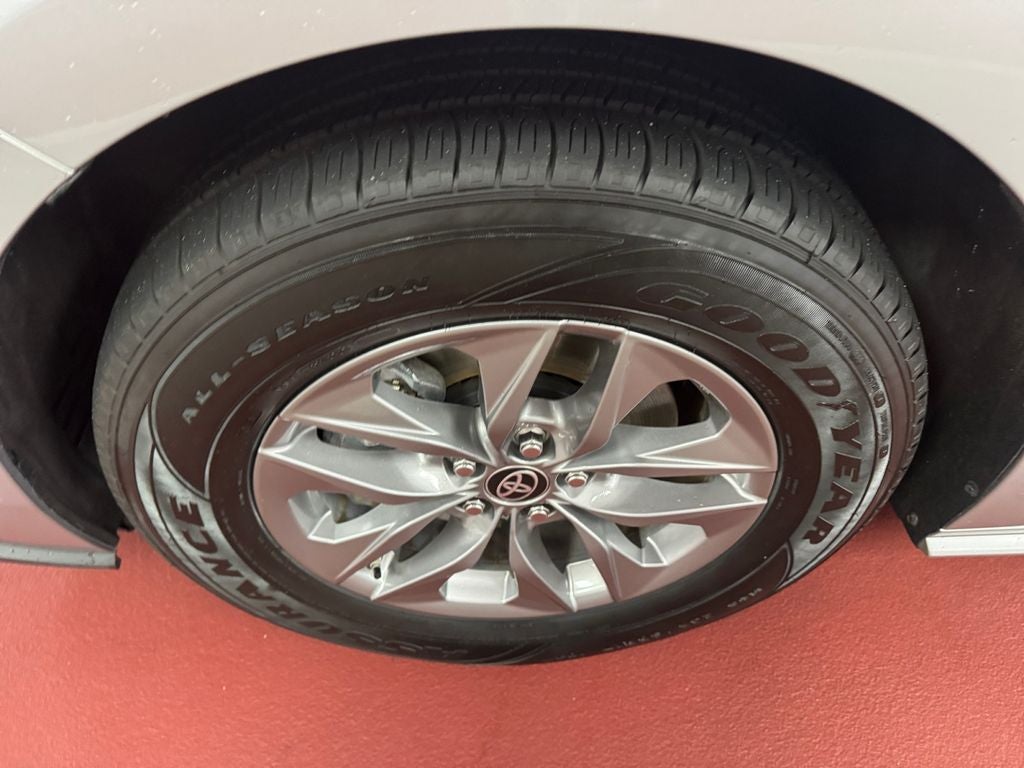 2025 Toyota Sienna XLE 8 Passenger
