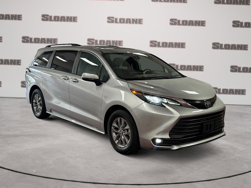 2025 Toyota Sienna XLE 8 Passenger