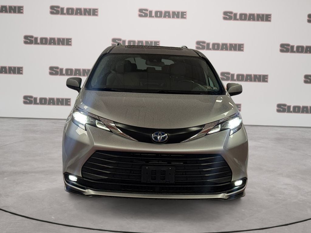 2025 Toyota Sienna XLE 8 Passenger